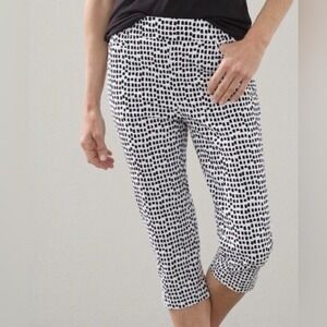 NWT Chico's Brigitte Square Dot Crops Size 0 (Standard Size 4) Slimming Summer